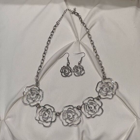 Boho Flower Rose Necklace and Earrings Set Silver-Tone NEW - Picture 4 of 5
